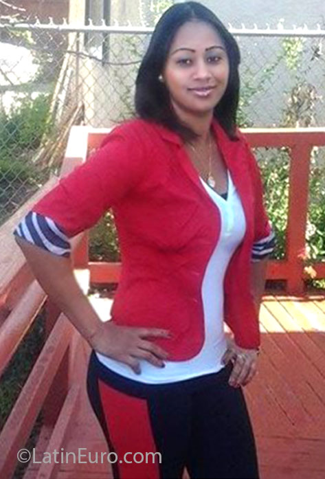 Date this pretty United States girl Normeris from oakland US13957