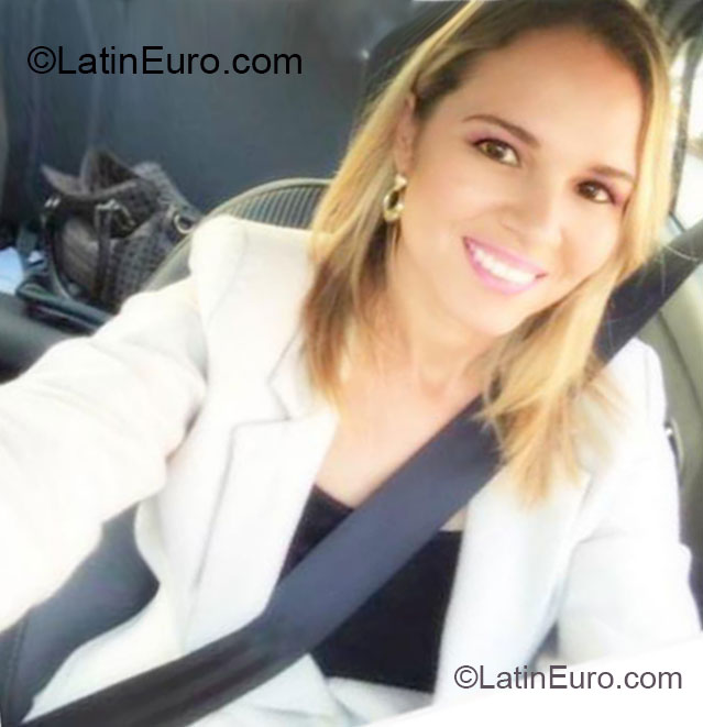 Date this nice looking Brazil girl Rafaele from Sao Paulo BR7541