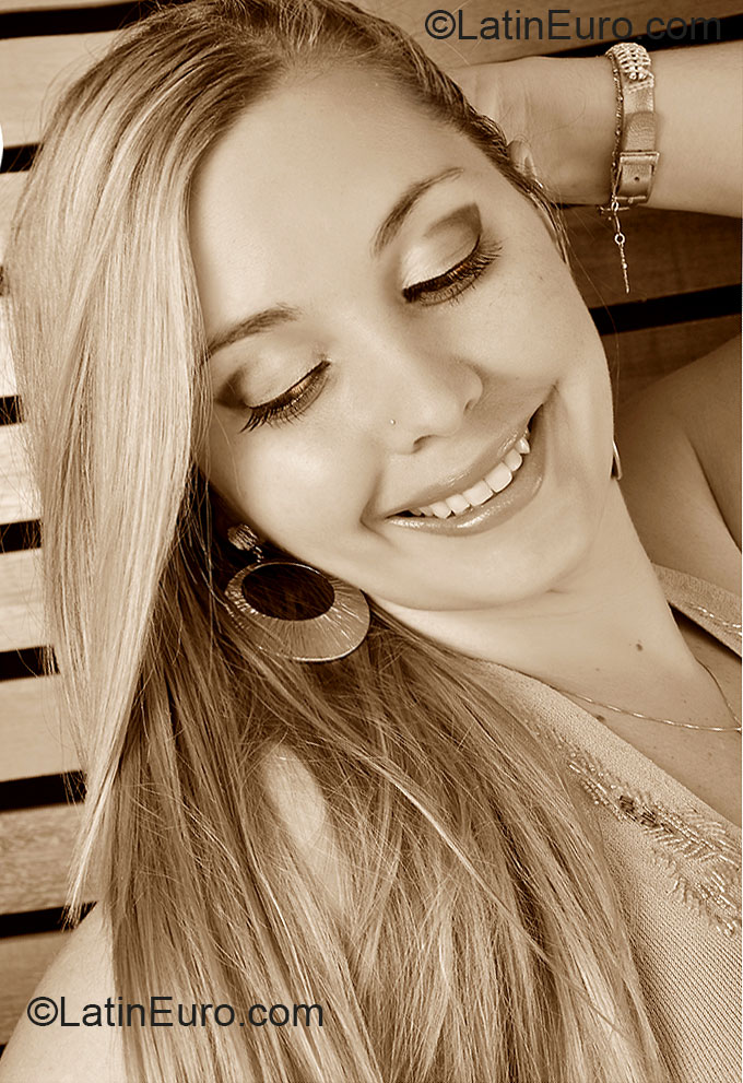 Date this athletic Brazil girl Vanessa from Sao Paulo BR7543