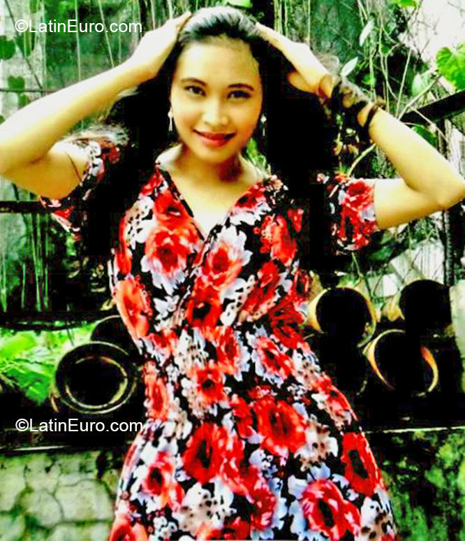 Date this attractive Philippines girl Lyn from Las Pinas City PH551