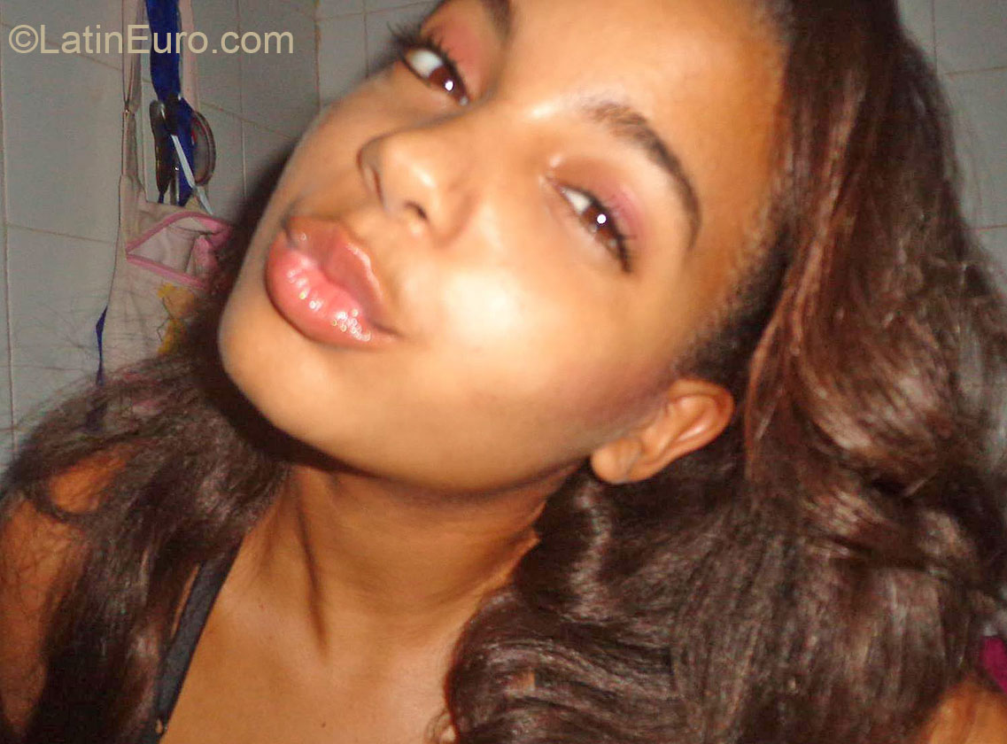 Date this fun Brazil girl Luane from Recife BR7563