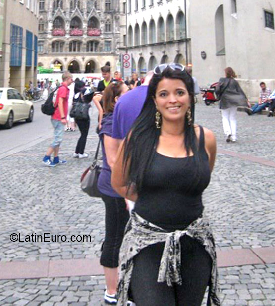 Date this good-looking Brazil girl Susana from Brasilia BR7569