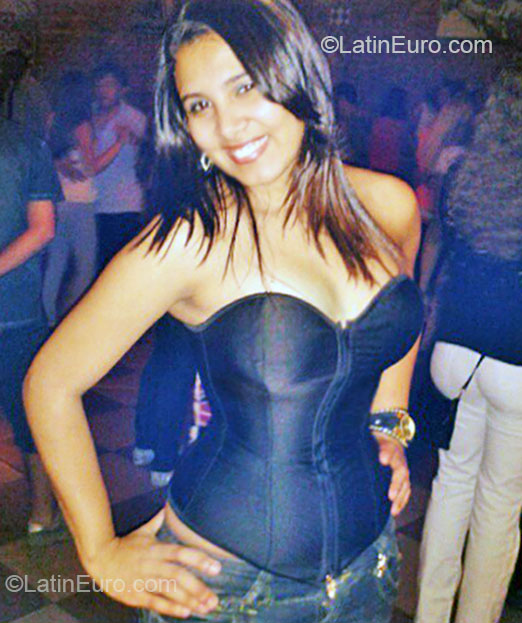 Date this attractive Brazil girl Kamila from Sao Paulo BR7606