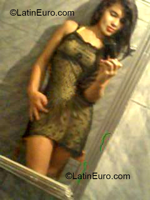 Date this sultry Brazil girl Roberta from Patos De Minas BR7616