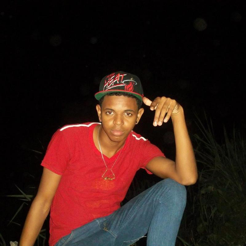 Date this nice looking Dominican Republic man Franklin from Santo Domingo DO15320