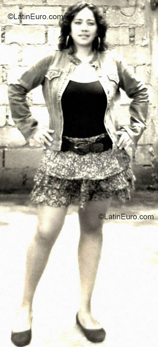 Date this gorgeous Mexico girl Rubi from Valle de Bravo MX1000