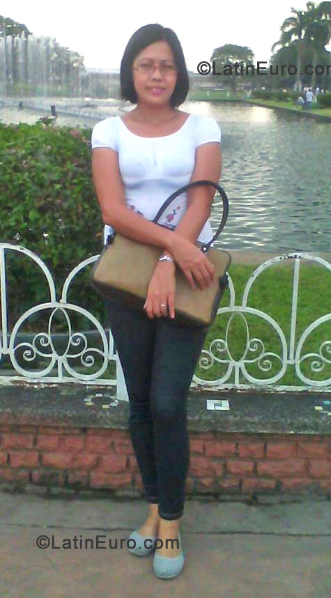 Date this happy Philippines girl Arlyn from Davao City PH559