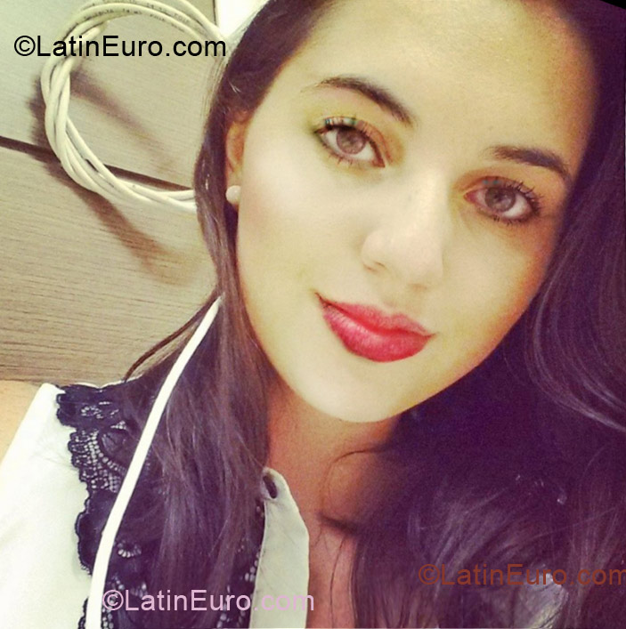 Date this georgeous Brazil girl Laura from Uberlandia BR7704