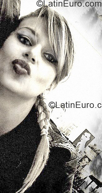 Date this happy Brazil girl Erica from Sao Paulo BR7716
