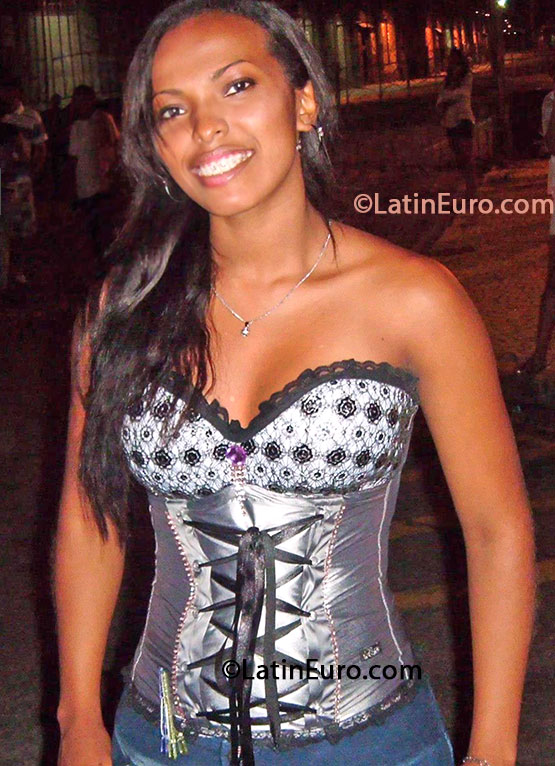 Date this georgeous Brazil girl Aline from Belem BR7868