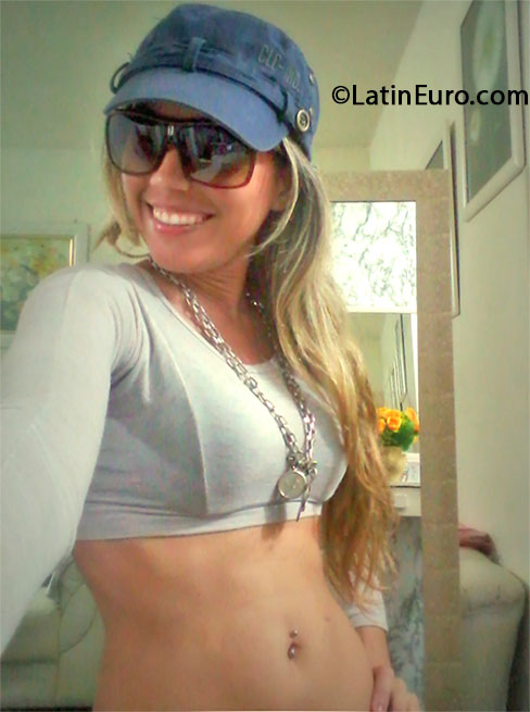 Date this beautiful Brazil girl Raquel Debora from Rio De Janeiro BR7902