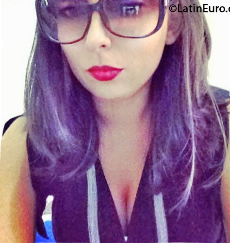 Date this passionate Brazil girl Sheila from Curitiba DO16354