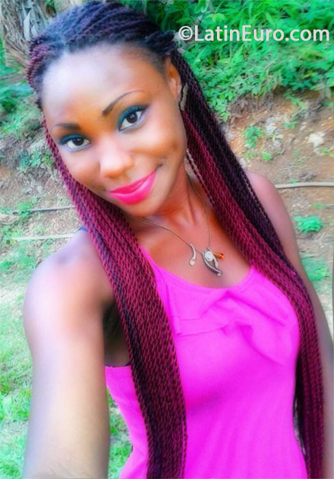 Date this stunning Jamaica girl Shamona from saint Ann JM1697