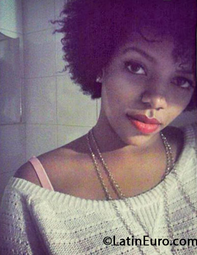 Date this happy Brazil girl Daiana from Rio De Janeiro BR7960