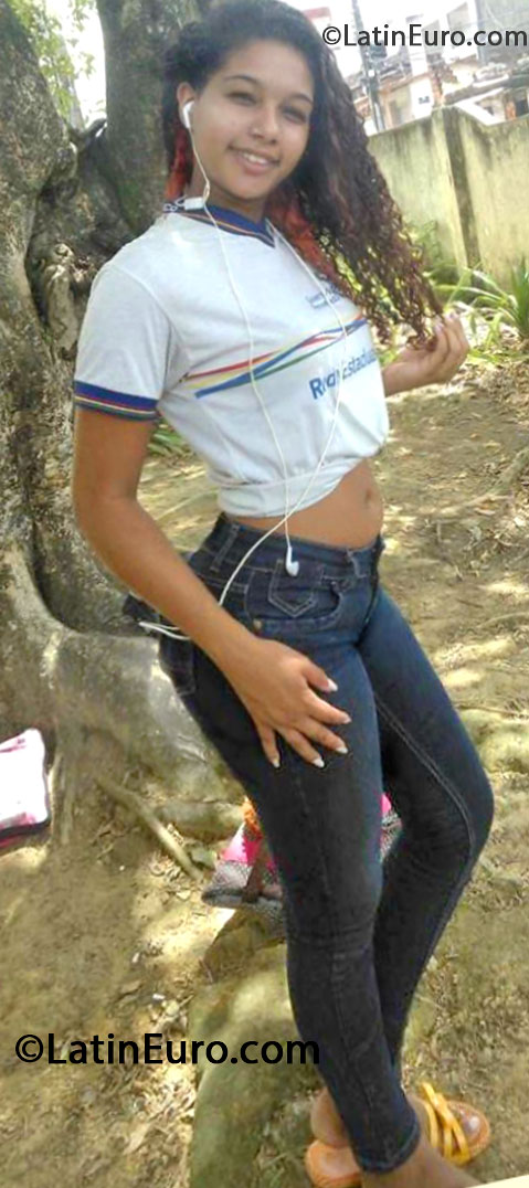 Date this cute Brazil girl Laine from Recife BR7983