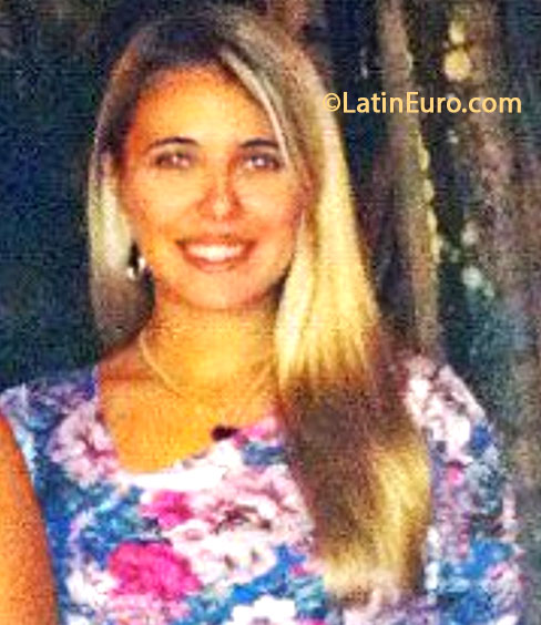 Date this attractive Brazil girl Monique from Manaus BR8057