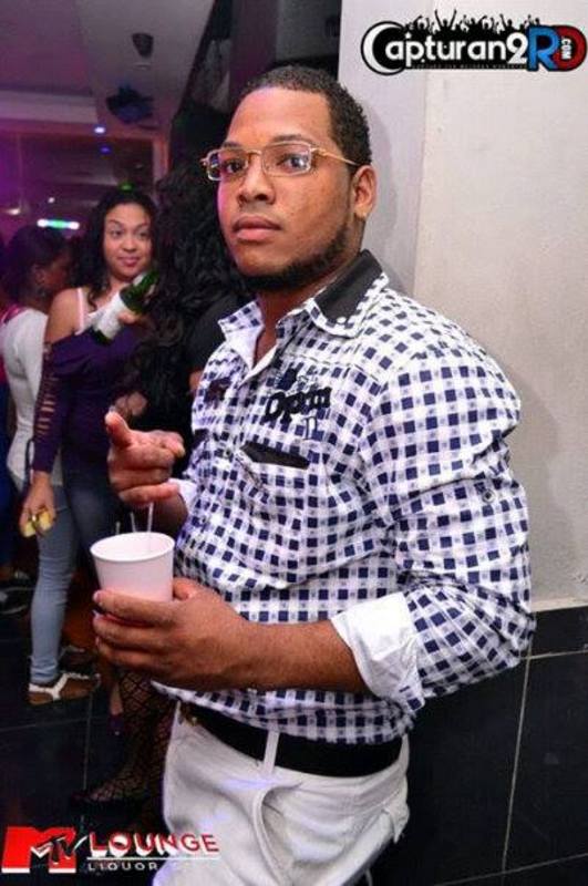 Date this nice looking Dominican Republic man Johnny de jesus from Espana DO17209