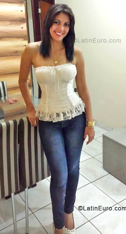 Date this voluptuous Brazil girl Rosemary from Uberlandia BR8124