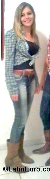 Date this exotic Brazil girl Syndi from Luis Antonio BR8154