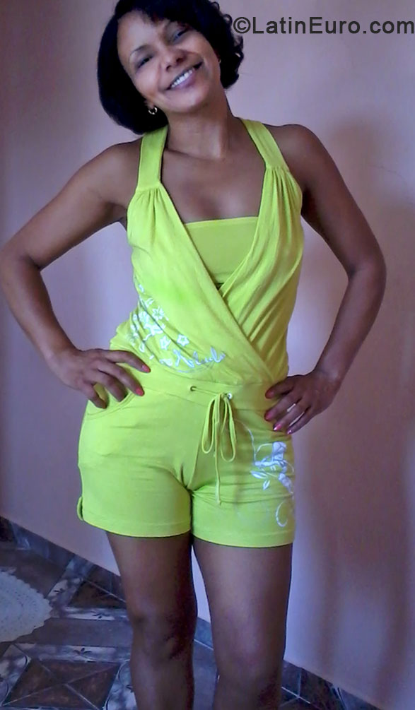 Date this voluptuous Brazil girl Ieda from Sao Paulo BR8157