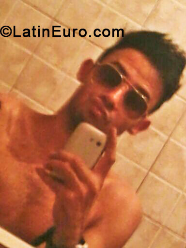 Date this pretty Brazil man Everton from Belo Horizonte BR8175