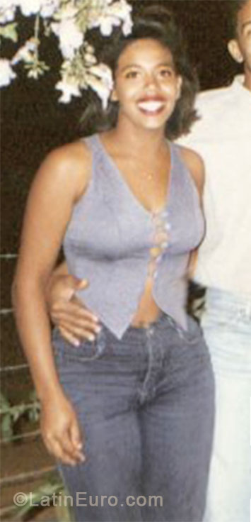 Date this hot Brazil girl Sheila from Valparaiso BR8182