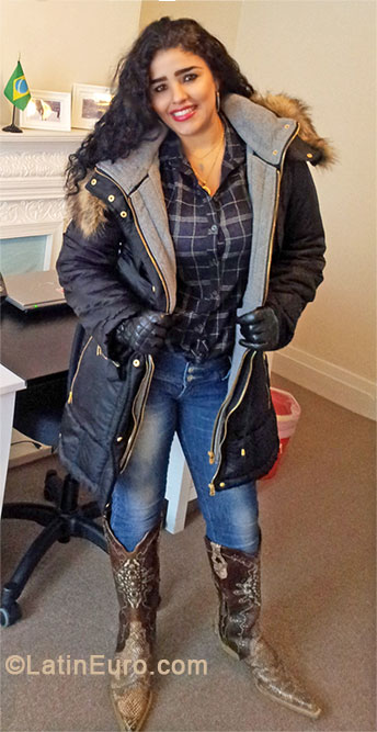 Date this nice looking Brazil girl Daniele from Rio De Janeiro BR8202