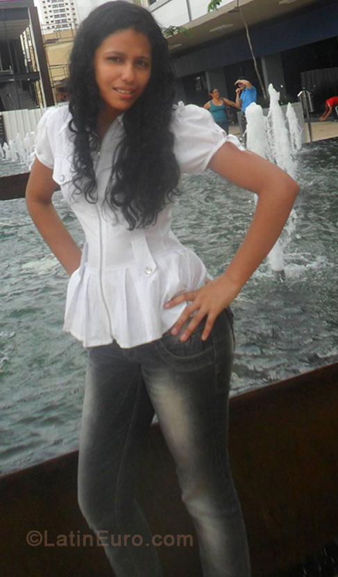 Date this good-looking Brazil girl Jaqueline from Goiania BR8206