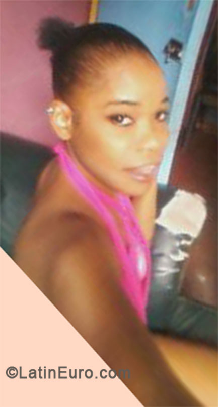 Date this happy Jamaica girl Lamadona from Kingston JM1355