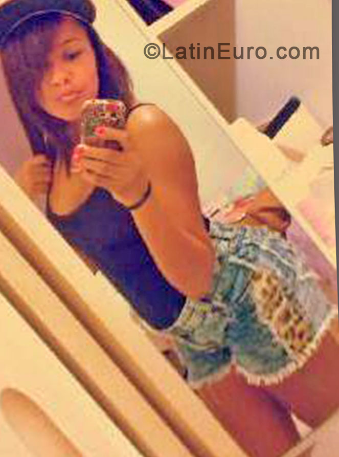 Date this georgeous Brazil girl Karla from Uba BR8227