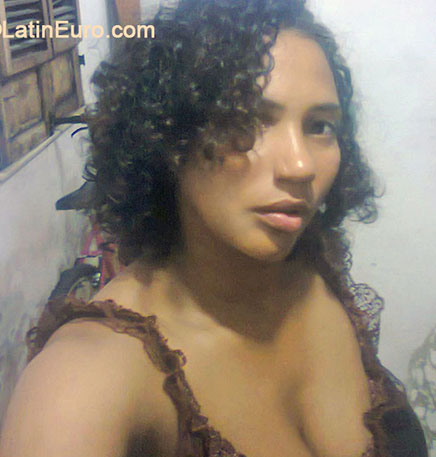 Date this nice looking Brazil girl Taciene from Sao Luis BR8856