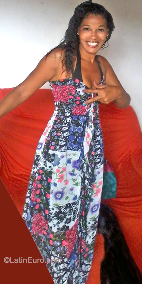 Date this lovely Brazil girl Resmin from Salvador BR8276