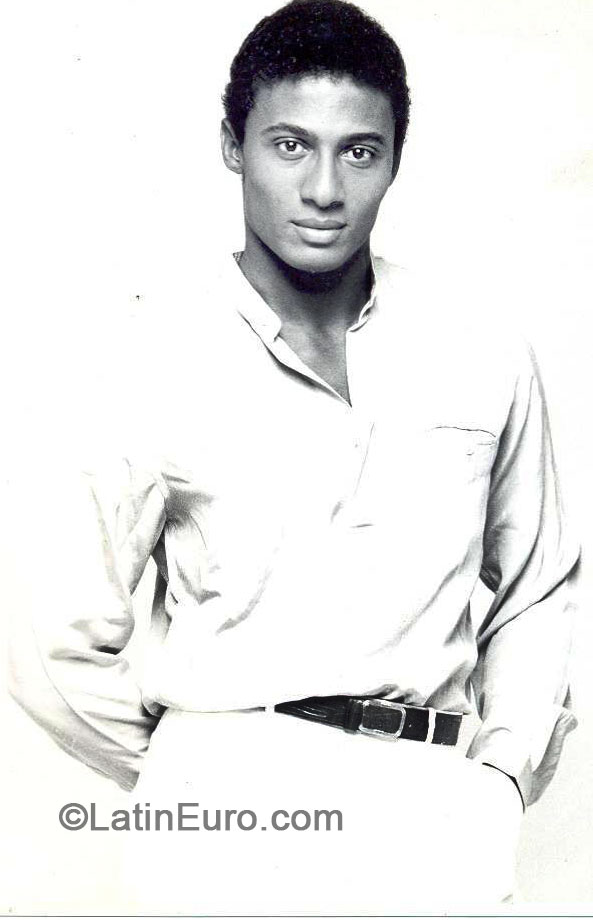 Date this young Brazil man Marco from Rio De Janeiro BR8289