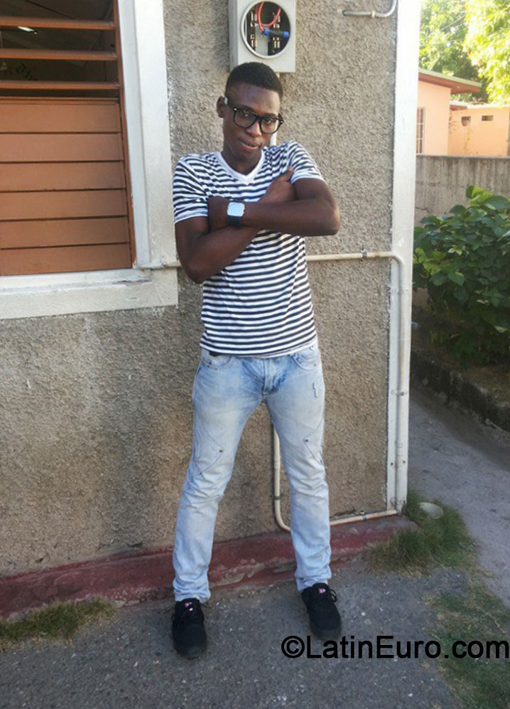 Date this tall Jamaica man Jaevon from Kingston JM1432