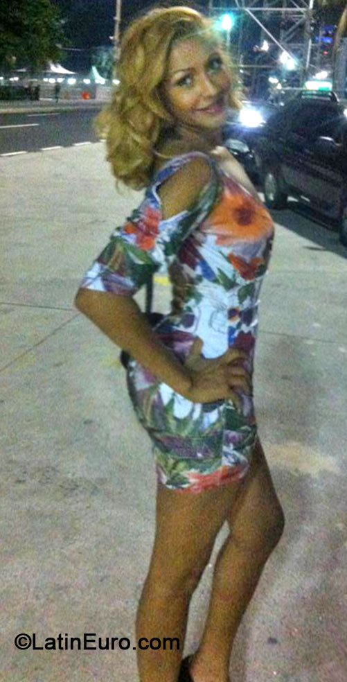 Date this charming Brazil girl Sheila from Rio De Janeiro BR8339