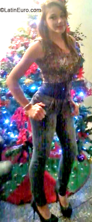 Date this charming Venezuela girl Oriena from Caracas VE121