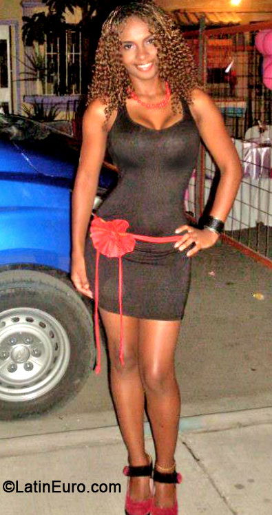 Date this nice looking Ecuador girl Sandy from Guayaquil EC165