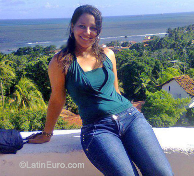 Date this attractive Brazil girl Adriana from Paulista BR8727