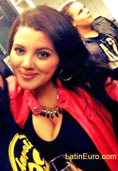 Date this voluptuous Brazil girl Luciana from Sao Paulo BR8454