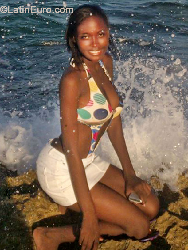 Date this georgeous Jamaica girl Sydoni from Westmoreland JM1507