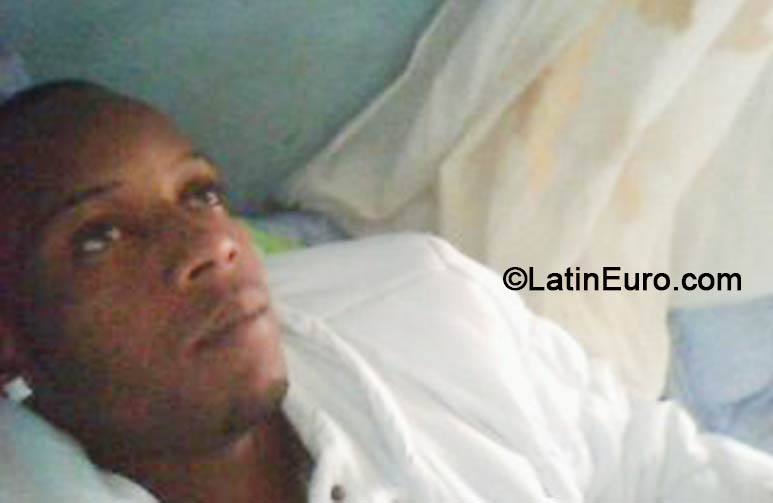 Date this attractive Jamaica man Omar from Kingston JM1525