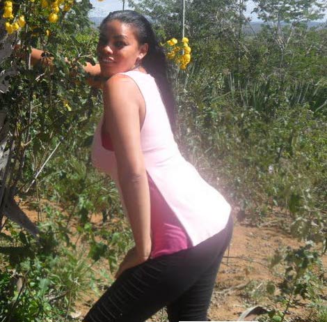 Date this sensual Brazil girl Elisangela from Salvador BR8537