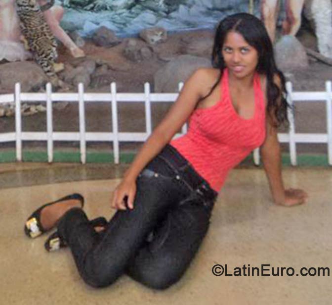 Date this beautiful Brazil girl Celia from Brasilia BR8545