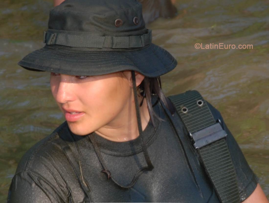 Date this nice looking Venezuela girl Yulimar from San Cristobal VE139