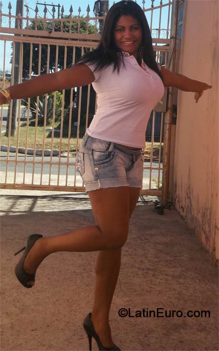Date this cute Brazil girl Claudia from Brasilia BR8665