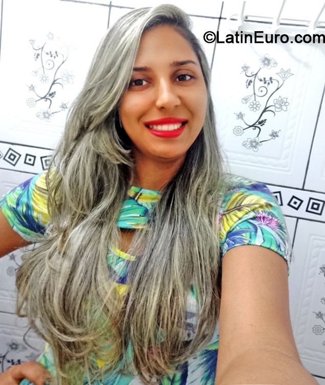 Date this charming Brazil girl Erica from Ilheus BR8704