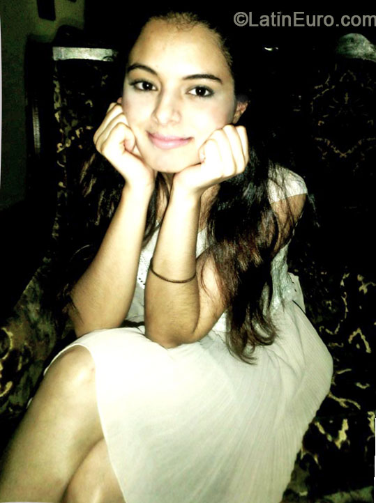 Date this delightful Venezuela girl Francie from Caracas VE199