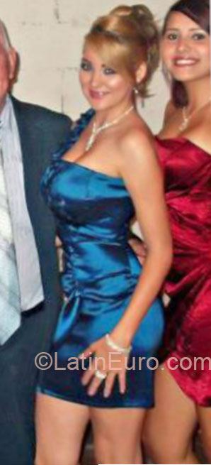 Date this nice looking Venezuela girl Isabel from Valencia VE206