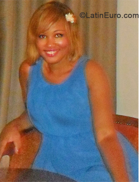 Date this beautiful Malta girl Fernanda from Malta MT4