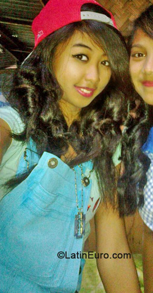 Date this voluptuous Philippines girl Alexis from Taguig City PH637